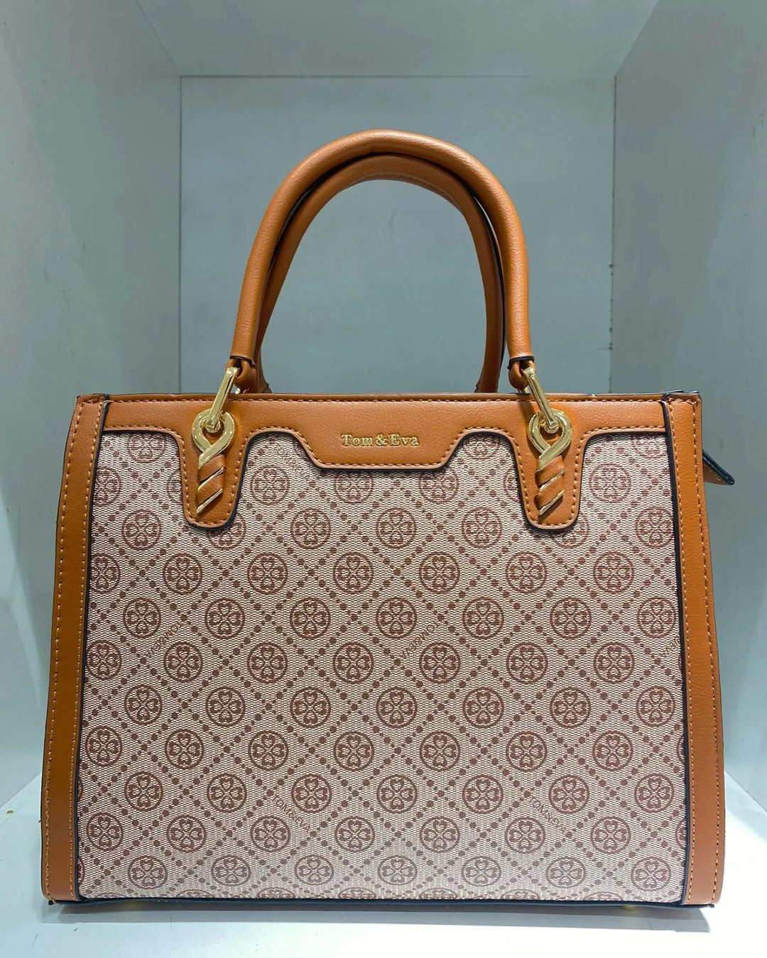 Sofia Signature Satchel – Elegant handväska med mönstrad design