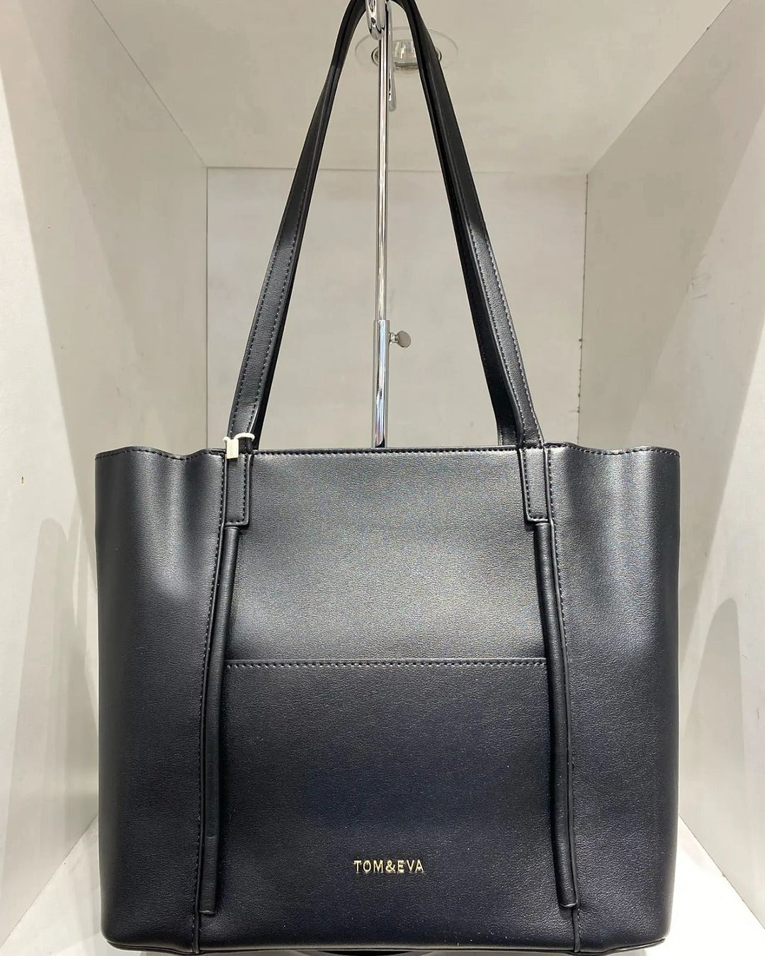 Tom & Eva Midi Shoulder Bag – Stilren axelväska i veganskt läder