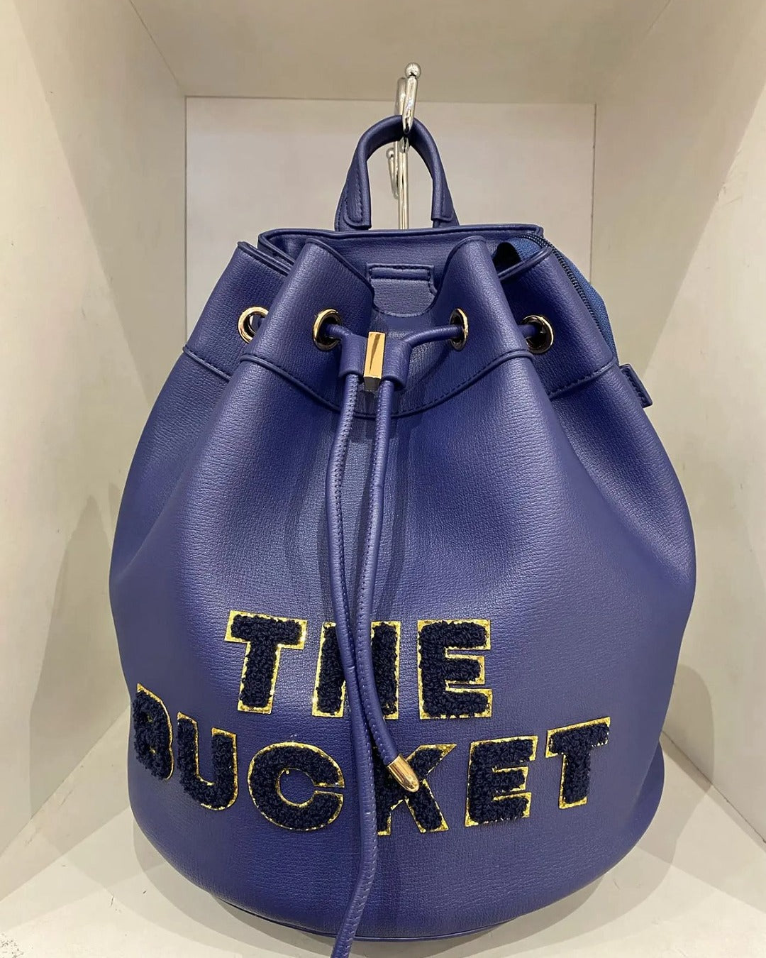 “THE BUCKET” – trendig ryggsäck/väska i 4 färger