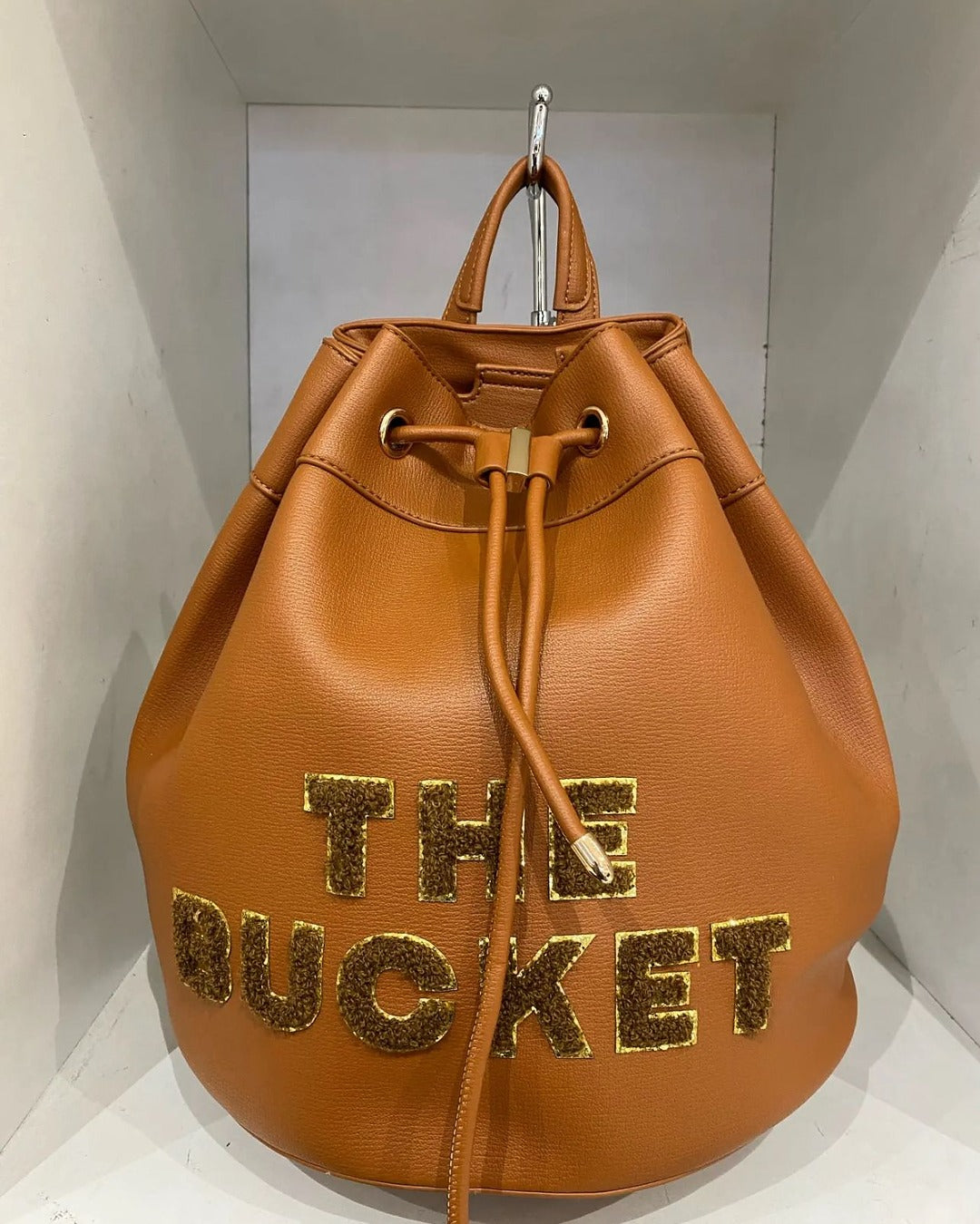 “THE BUCKET” – trendig ryggsäck/väska i 4 färger