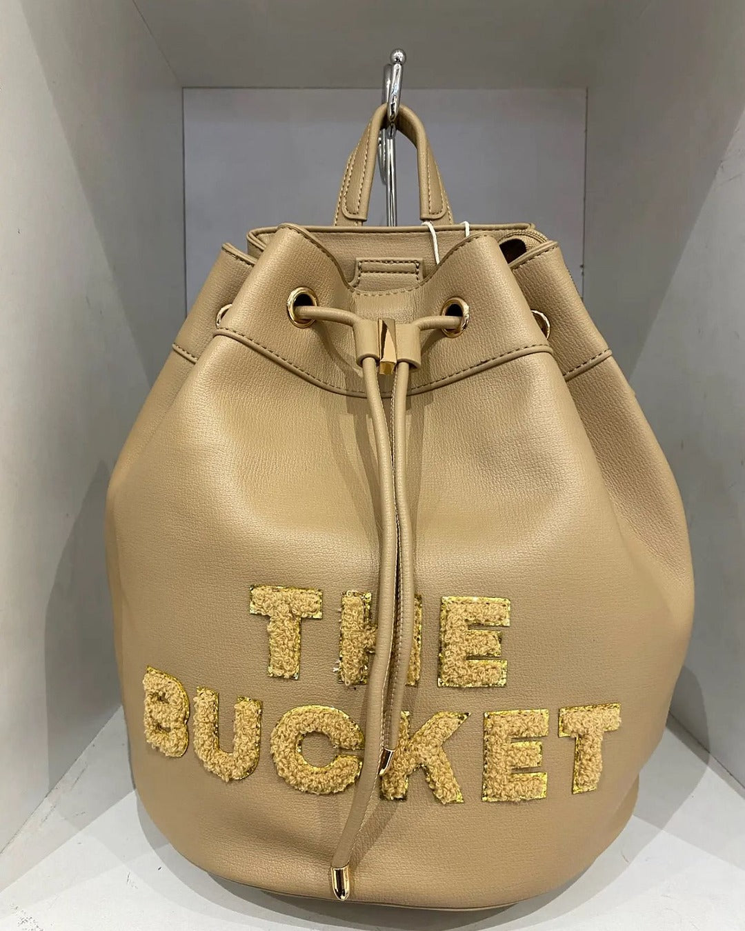 “THE BUCKET” – trendig ryggsäck/väska i 4 färger