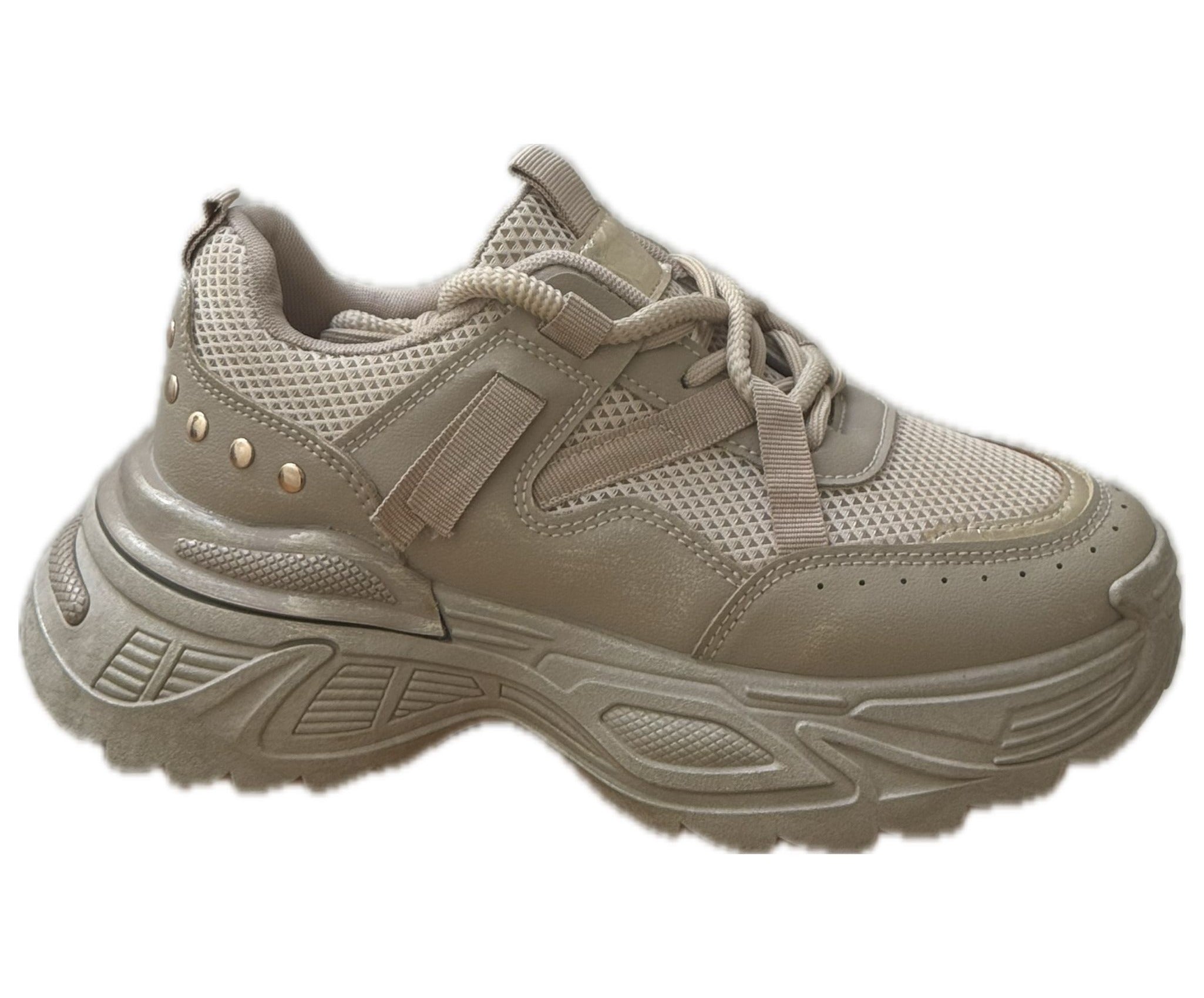 “Beige chunky sneakers för dam med plattformsula och trendig streetwear design.”