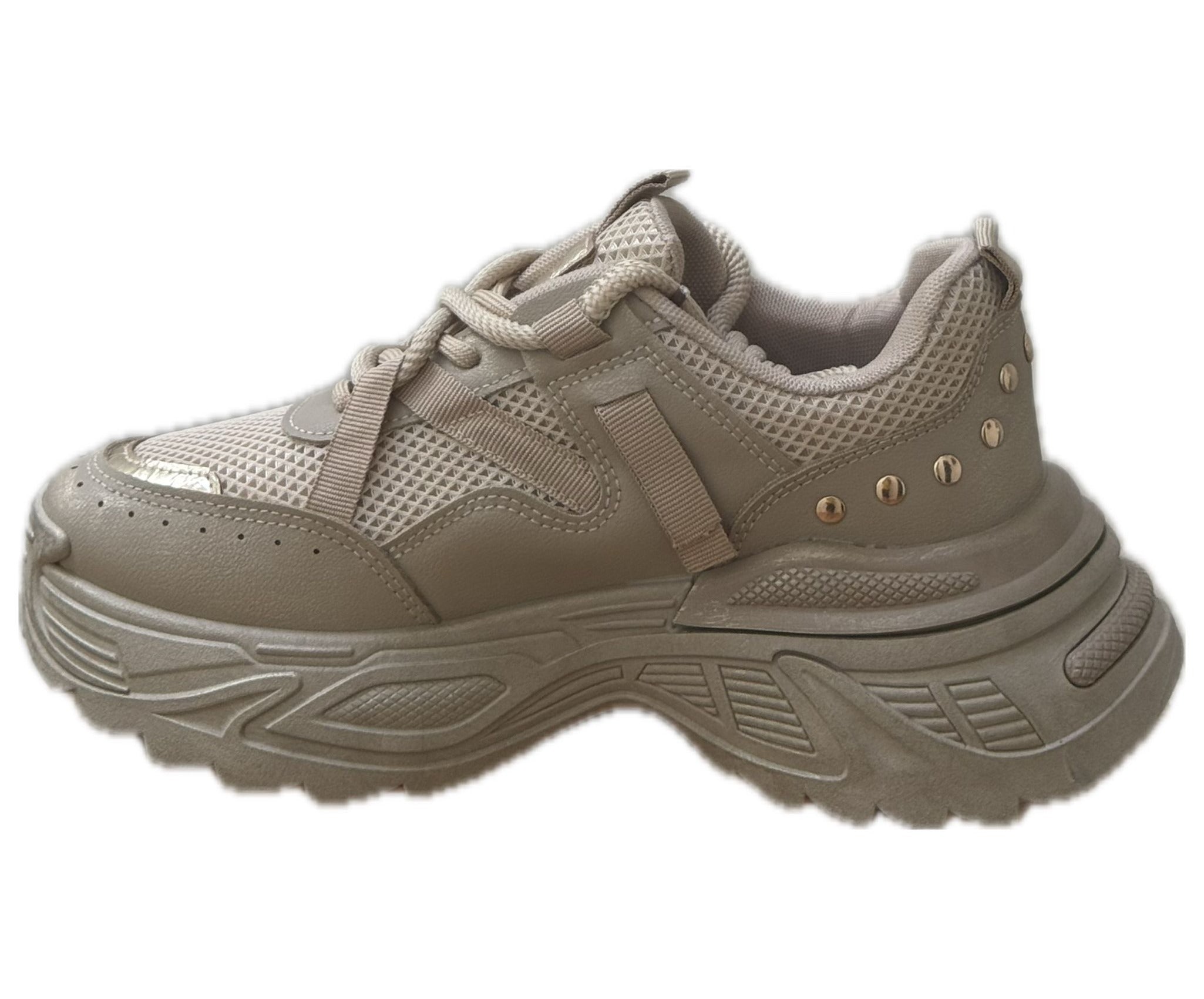 “Beige chunky sneakers för dam med plattformsula och trendig streetwear design.”