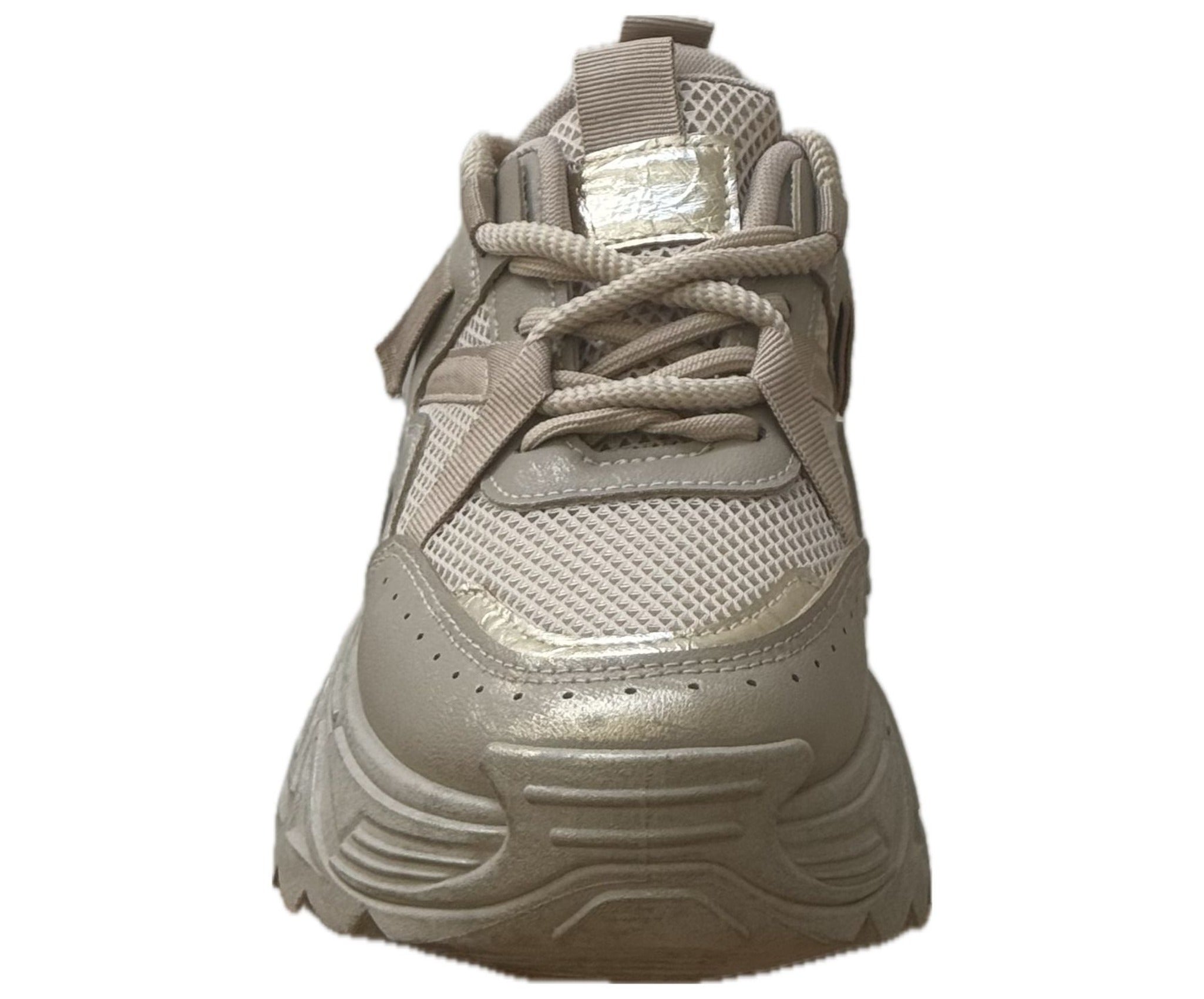 “Beige chunky sneakers för dam med plattformsula och trendig streetwear design.”