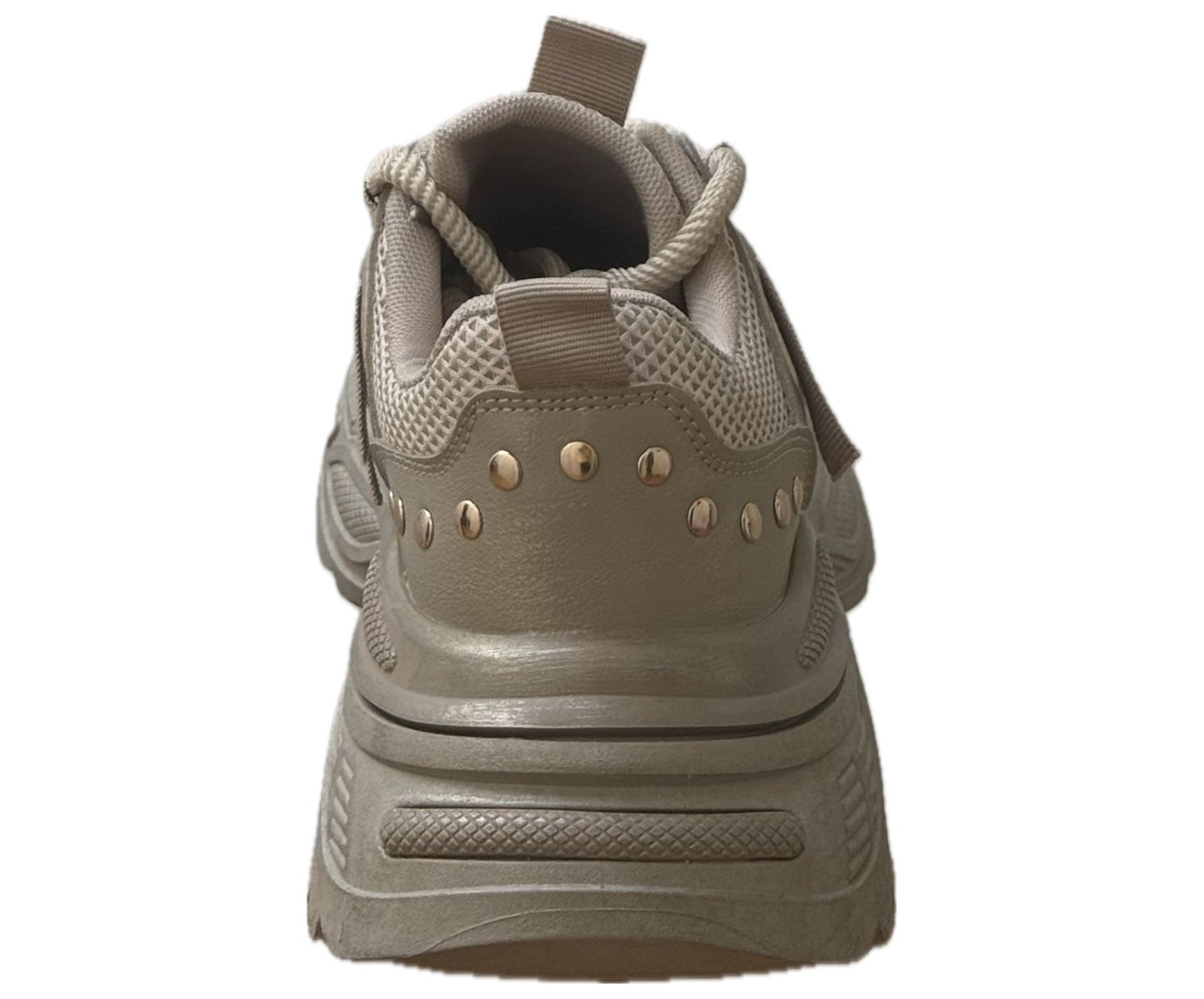 “Beige chunky sneakers för dam med plattformsula och trendig streetwear design.”